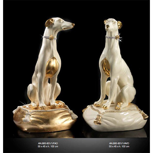 Борзая с ошейником Swarowsky 