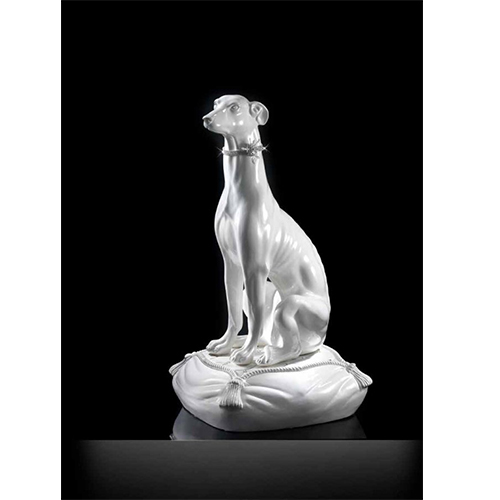 Борзая с ошейником Swarowsky 